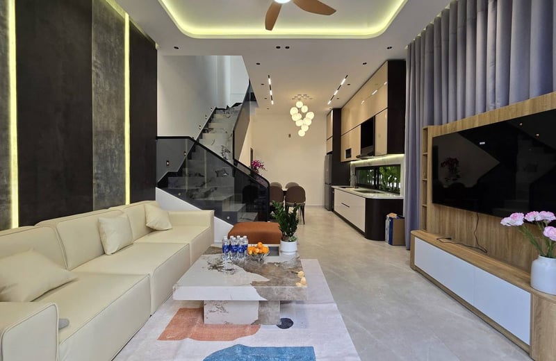 Miete eines modernen Eckhauses im Stadtteil Hai Chau, Da Nang, Vietnam